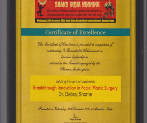 dr_debraj_awarded_img2